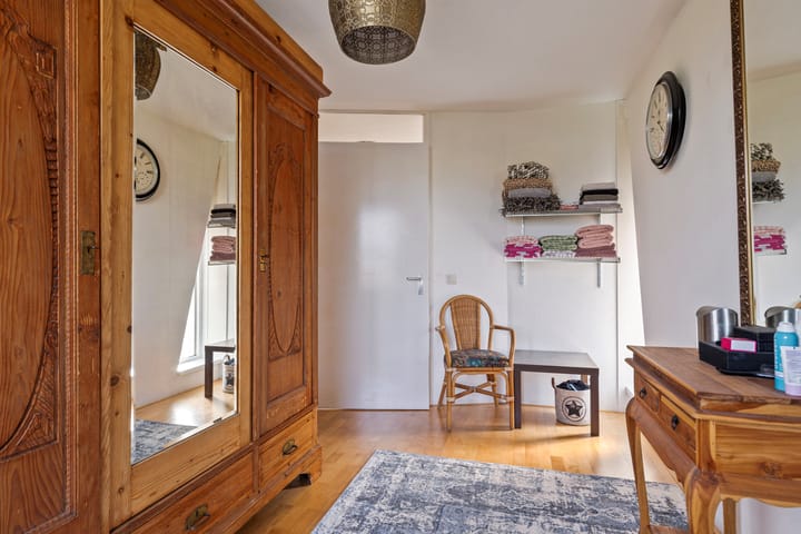 Photo 36 of Gouwe 64