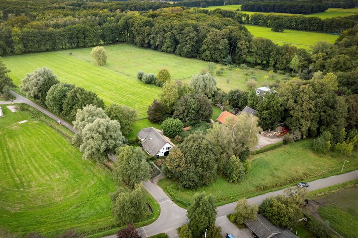 Bekijk foto 2 van Leuvenheimsestraat 2