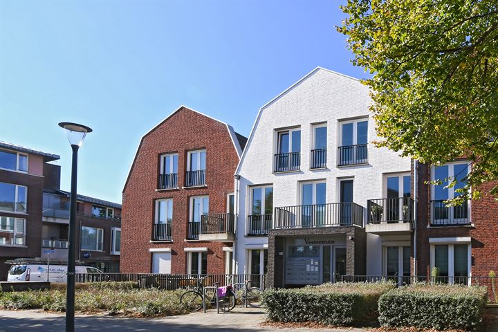 Bekijk foto 2 van Hendrik Veenemanstraat 1-F