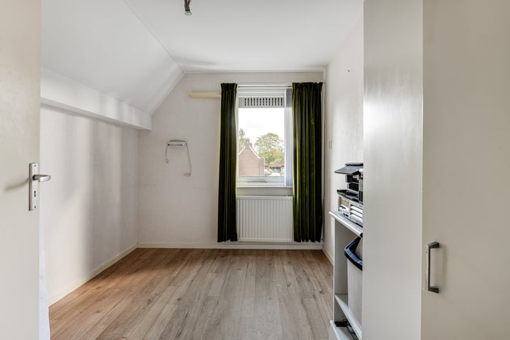 Bekijk foto 34 van van Maaselandstraat 32