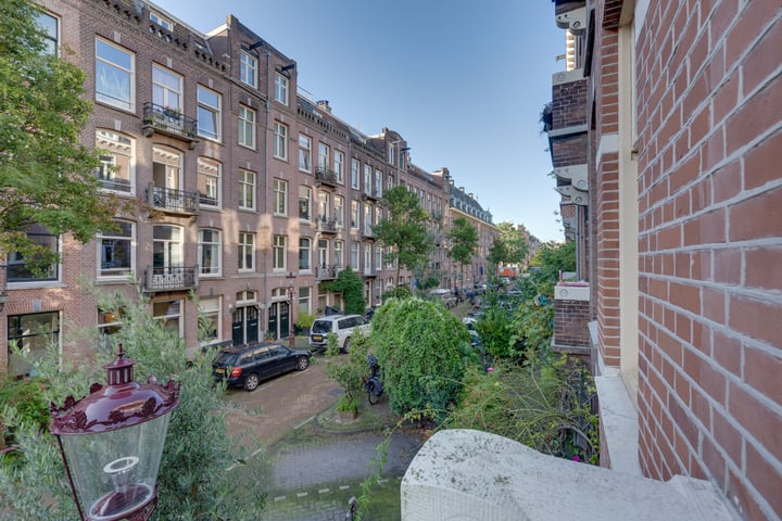 View photo 16 of Brederodestraat 76-1