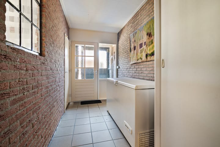 Photo 16 of Zuiderzeestraatweg 292