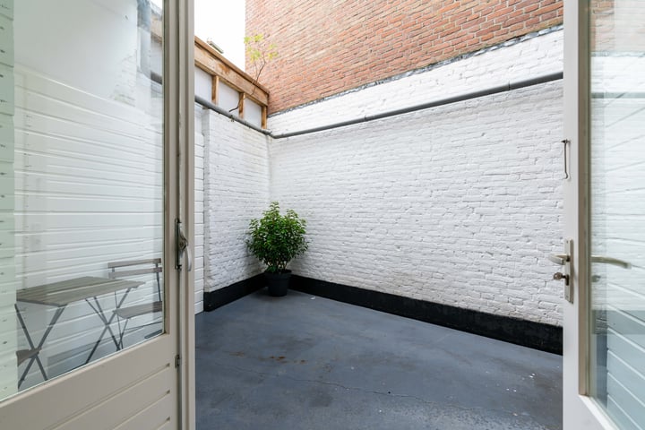 View photo 20 of Newtonstraat 297