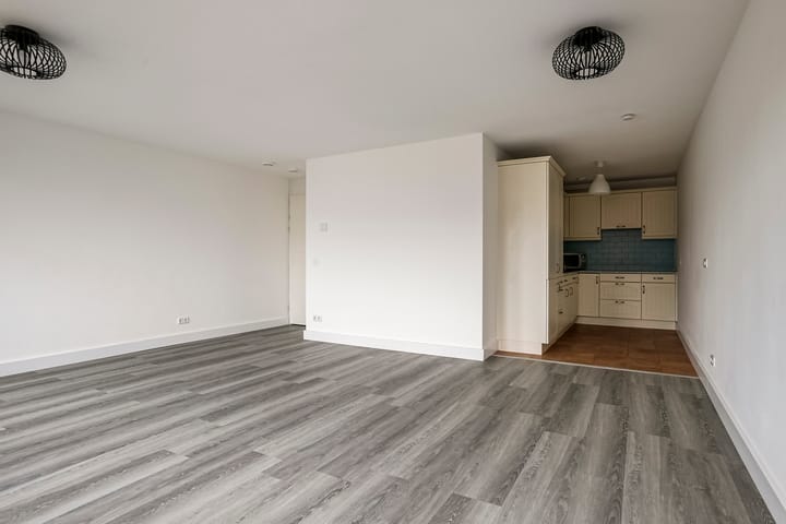 Photo 6 of Valkenburgerstraat 26-H