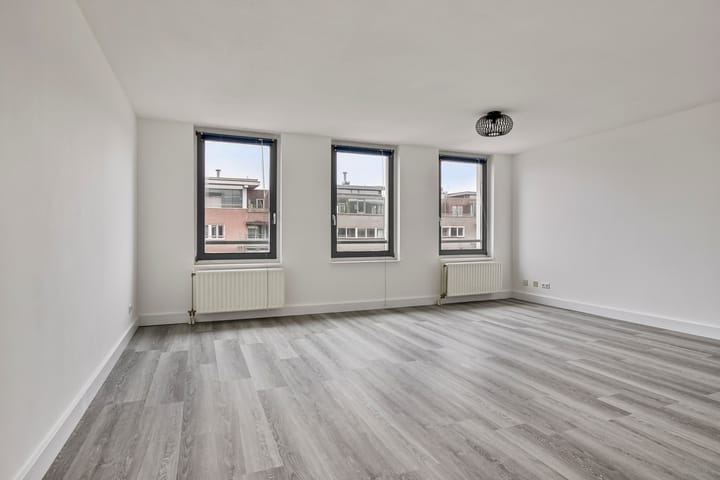 Photo 5 of Valkenburgerstraat 26-H