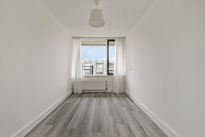 Photo 12 of Valkenburgerstraat 26-H