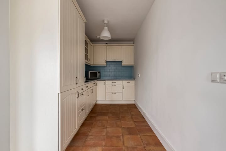 Photo 8 of Valkenburgerstraat 26-H