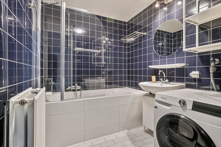 Photo 16 of Valkenburgerstraat 26-H