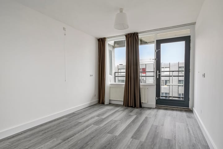 Photo 23 of Valkenburgerstraat 26-H