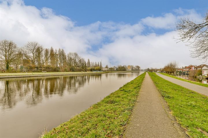 Bekijk foto 32 van Schubertlaan 111