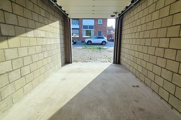 View photo 5 of Burgemeester Magnéestraat 25-A