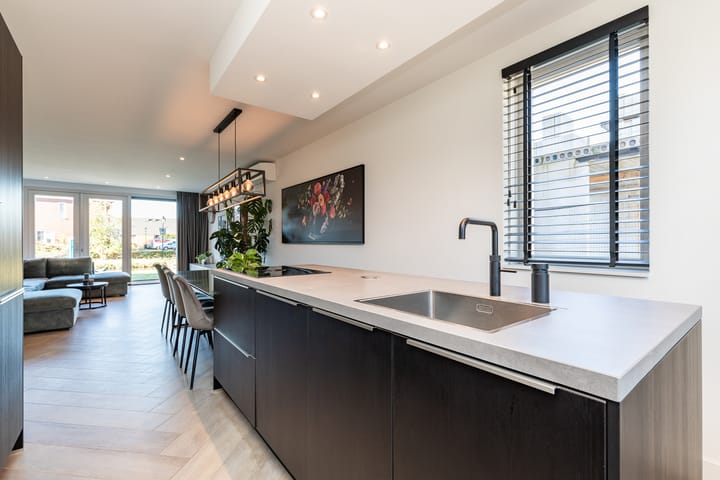 Foto 22 van Nikolaj Basovstraat 11