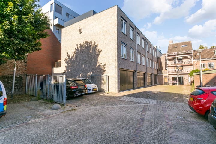 Foto 23 van Halvegas 9