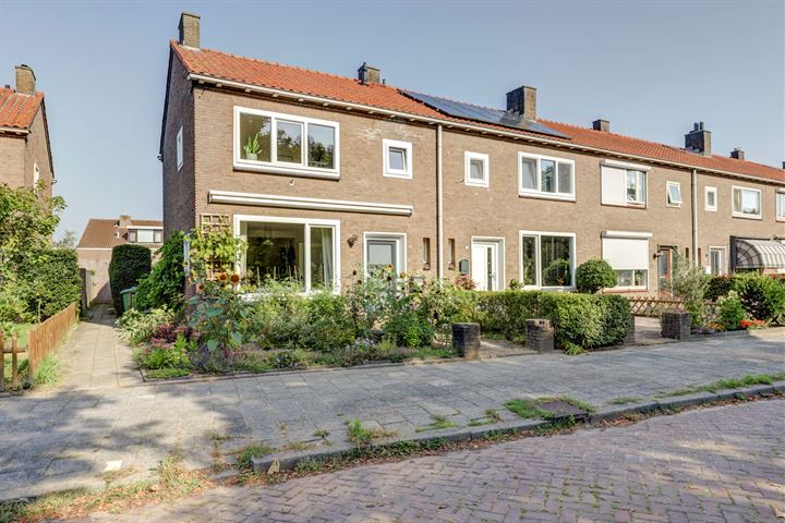 View photo 5 of Treubstraat 106