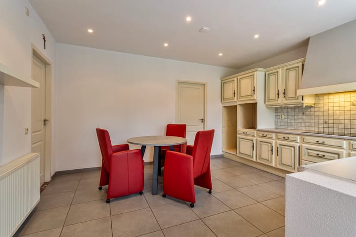 Photo 17 of Prickart 32