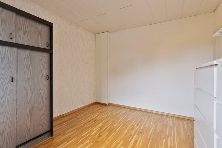 Photo 28 of Prickart 32