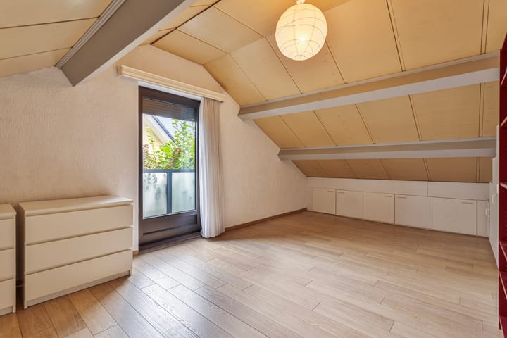 Photo 33 of Prickart 32