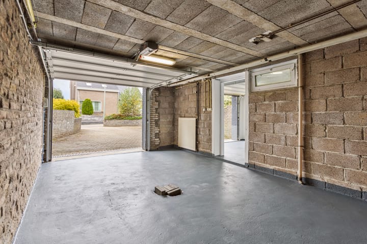 Photo 38 of Prickart 32