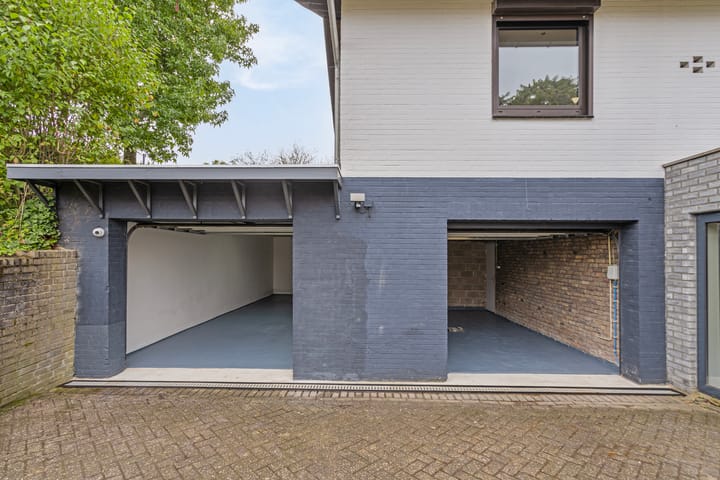 Photo 45 of Prickart 32