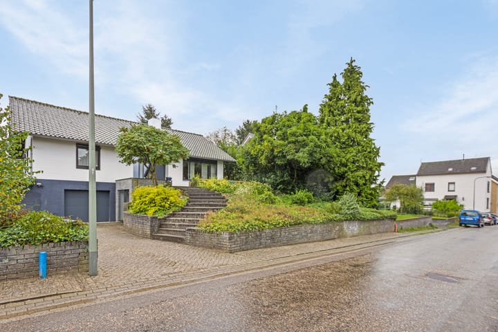 Photo 46 of Prickart 32