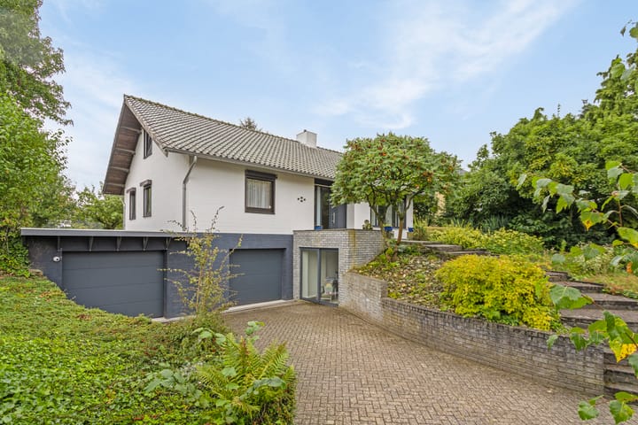 Photo 48 of Prickart 32