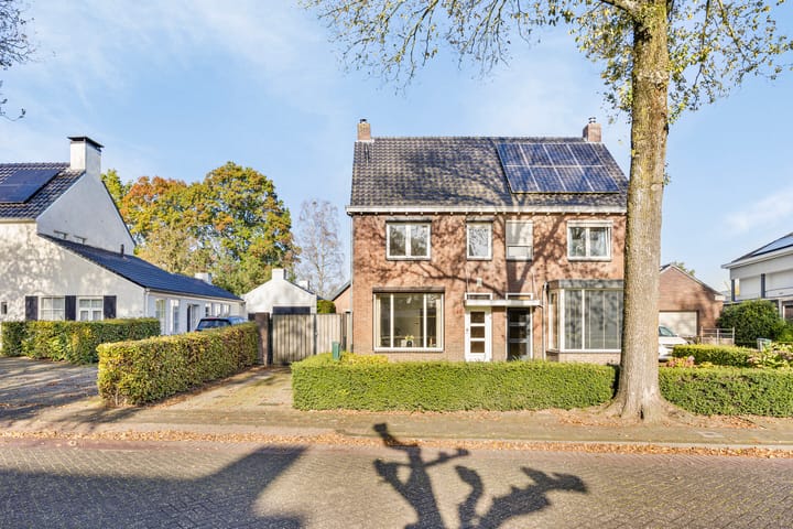 Photo 2 of Burgemeester Verheugtstraat 33