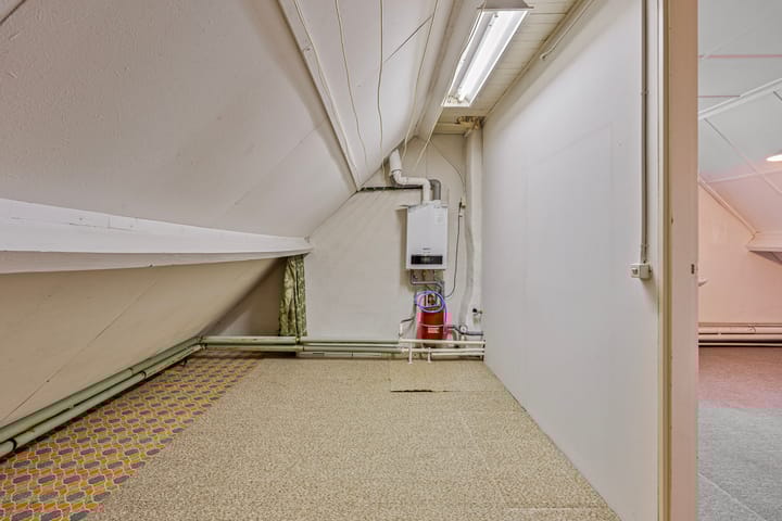 Photo 22 of Burgemeester Verheugtstraat 33