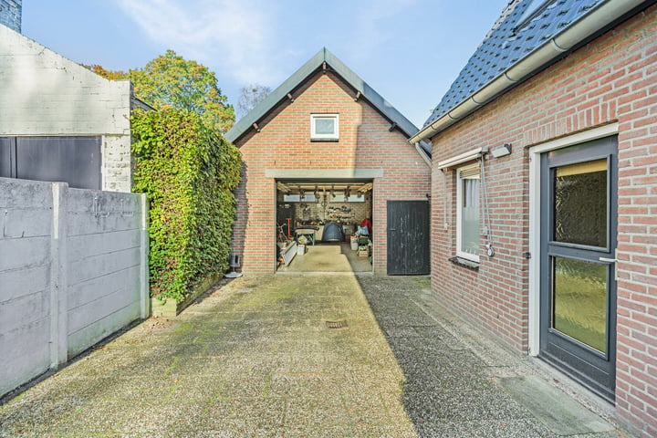 View photo 24 of Burgemeester Verheugtstraat 33