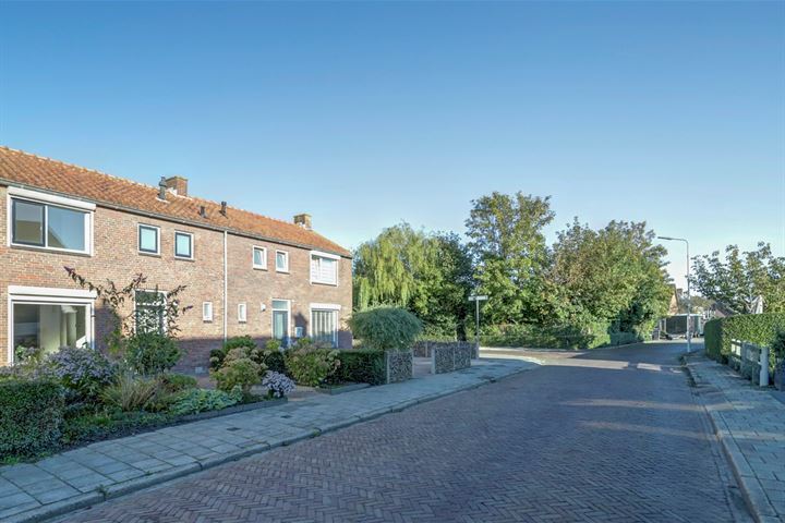 Bekijk foto 2 van Esdoornstraat 31