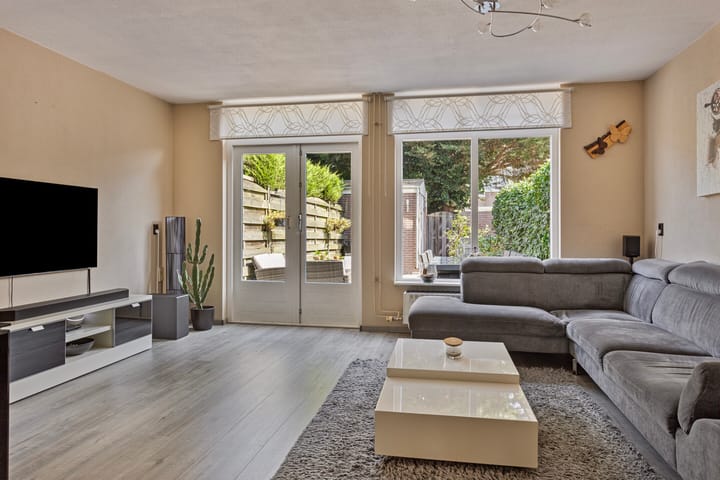 Foto 2 van Adriaan Roland Holststraat 74