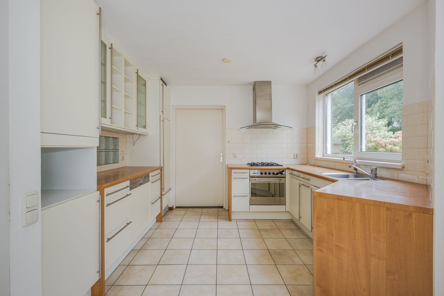 Foto 20 van Burgemeester van Outerenstraat 13