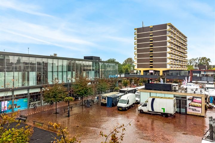 Bekijk foto 16 van Bevrijdingsplein 21