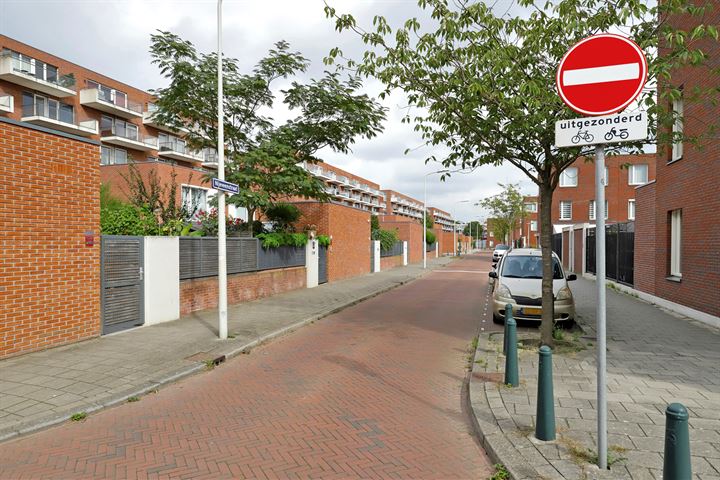 View photo 35 of Nijeveenstraat 23