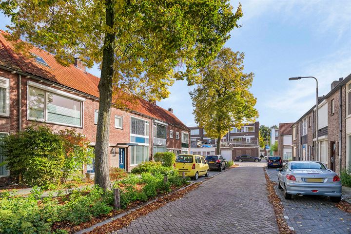 View photo 2 of Ambrosiusstraat 7