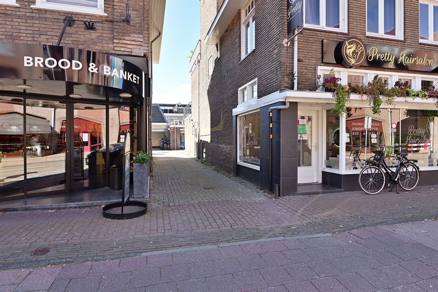 View photo 2 of Landstraat 29 A