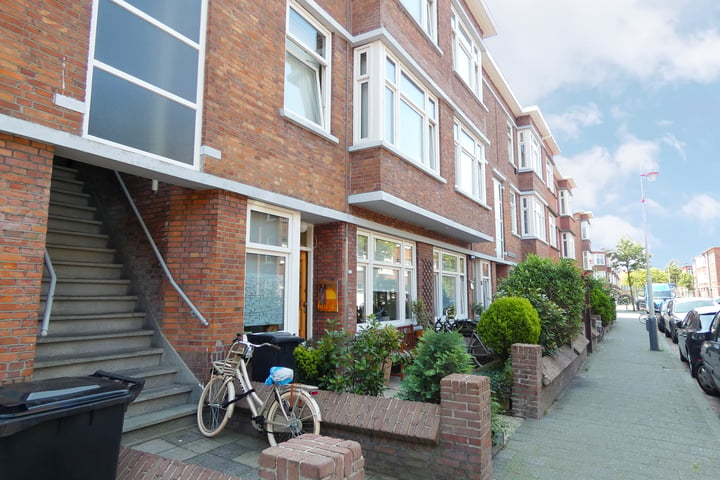 View photo 1 of Elise van Calcarstraat 15