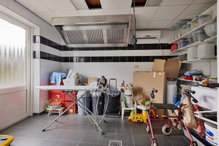 Photo 32 of Grotestraat 8