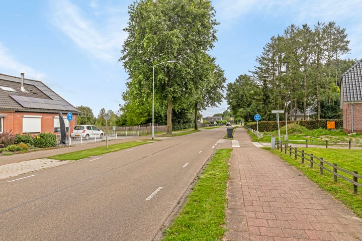 View photo 2 of Bovenheigraaf 138-A