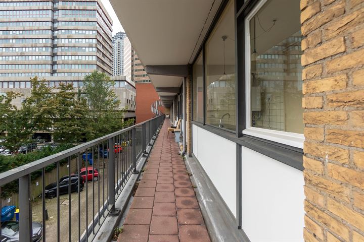 Bekijk foto 4 van Adelheidstraat 71