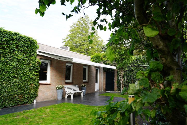 Bekijk foto 32 van Mendelssohnstraat 27