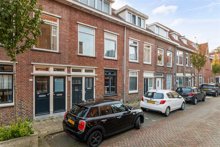 View photo 2 of Potgieterstraat 10-A