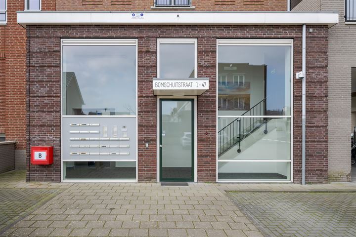 View photo 7 of Bomschuitstraat 33