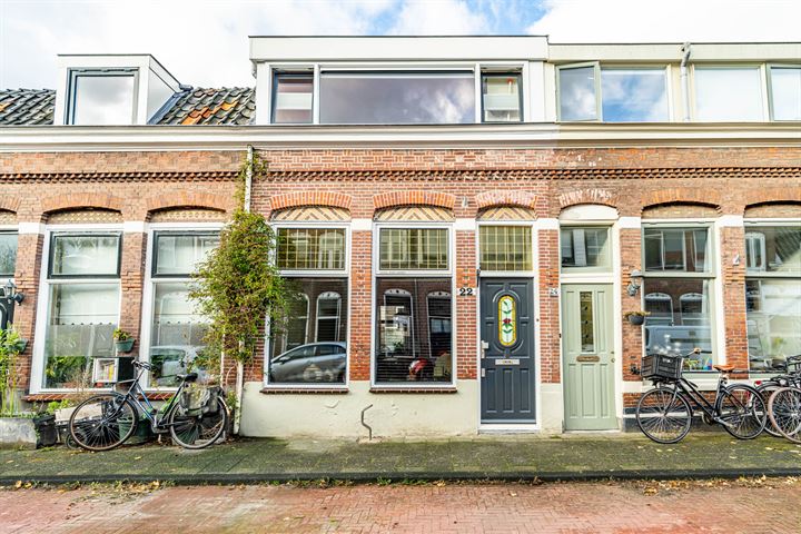 Bekijk foto 1 van Floresstraat 22