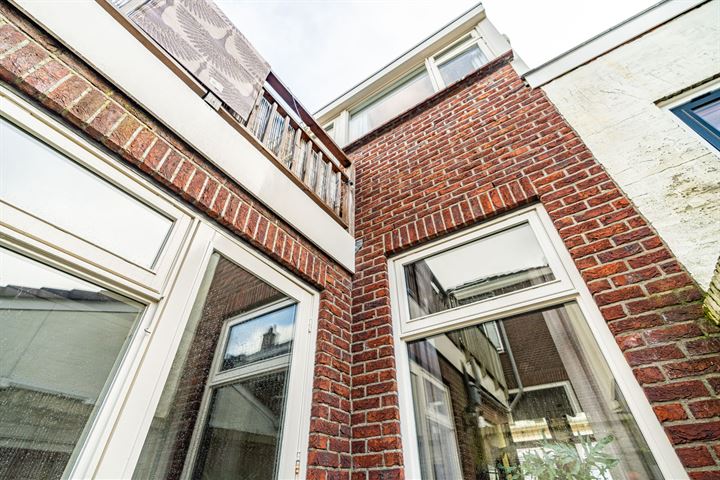 Bekijk foto 15 van Floresstraat 22