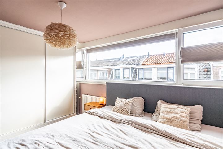 Bekijk foto 45 van Floresstraat 22