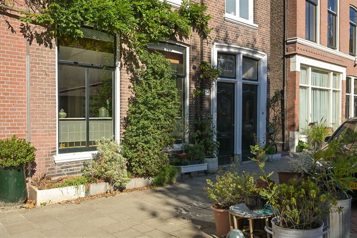 View photo 2 of Atjehstraat 34