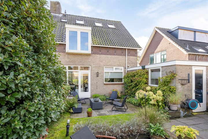 View photo 34 of Bilderdijkstraat 9