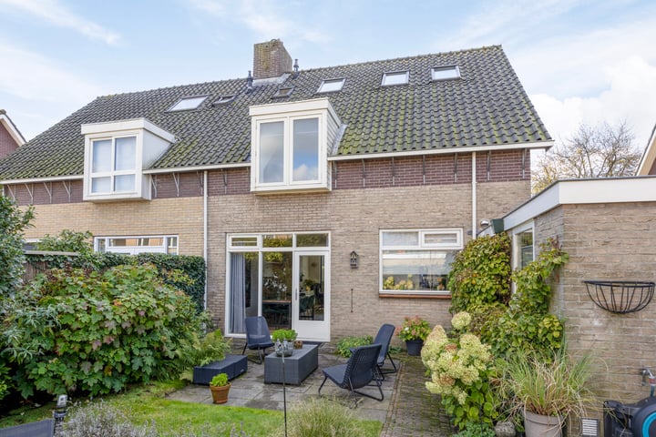 View photo 37 of Bilderdijkstraat 9