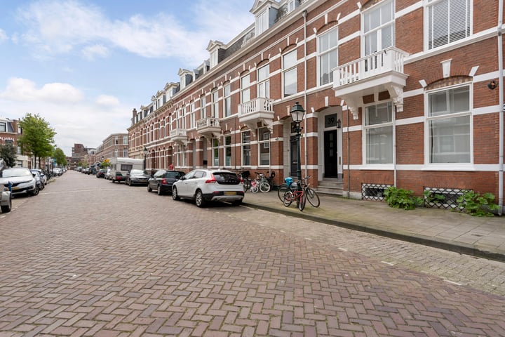 Bekijk foto 2 van Renbaanstraat 37