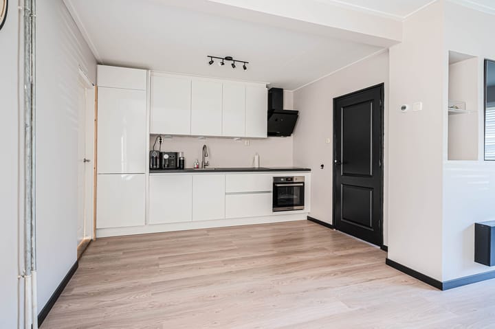 Photo 11 of Troelstrastraat 20